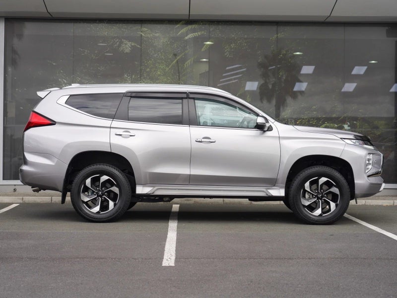 2025 Mitsubishi Pajero Sport VRX 2.4D 4x4 8-sp... image 2