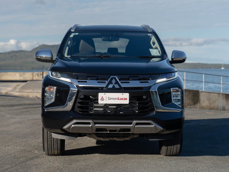 2025 Mitsubishi Pajero Sport VRX 2.4L TD 4wd 7str image 3