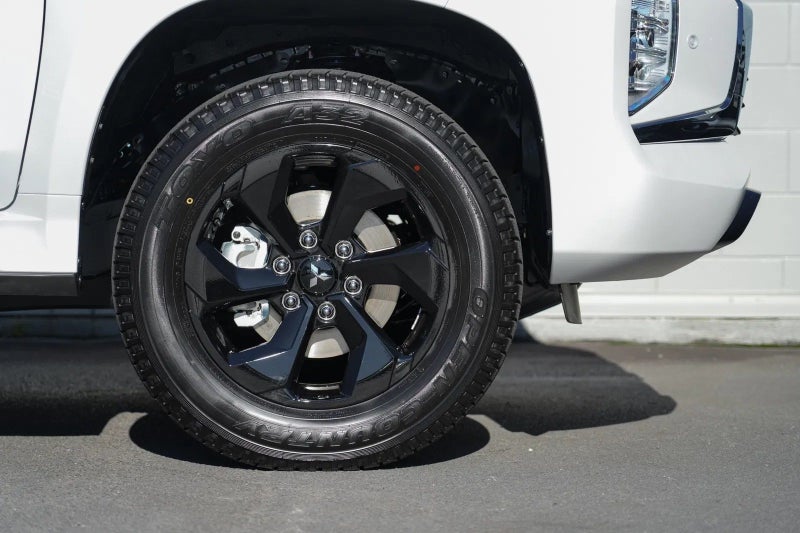 2025 Mitsubishi Pajero Sport VRX 2.4T 4x4 image 2