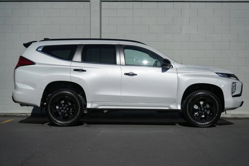 2025 Mitsubishi Pajero Sport VRX 2.4T 4x4 image 3