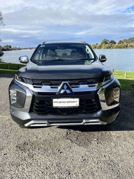 2025 Mitsubishi Pajero Sport VRX image 2