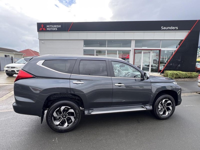 2025 Mitsubishi Pajero Sport VRX image 3