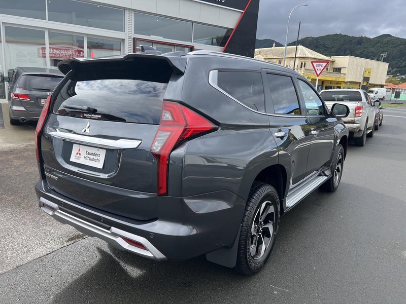 2025 Mitsubishi Pajero Sport VRX image 4