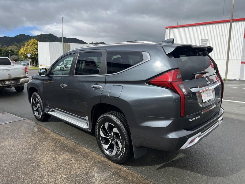 2025 Mitsubishi Pajero Sport VRX image 5