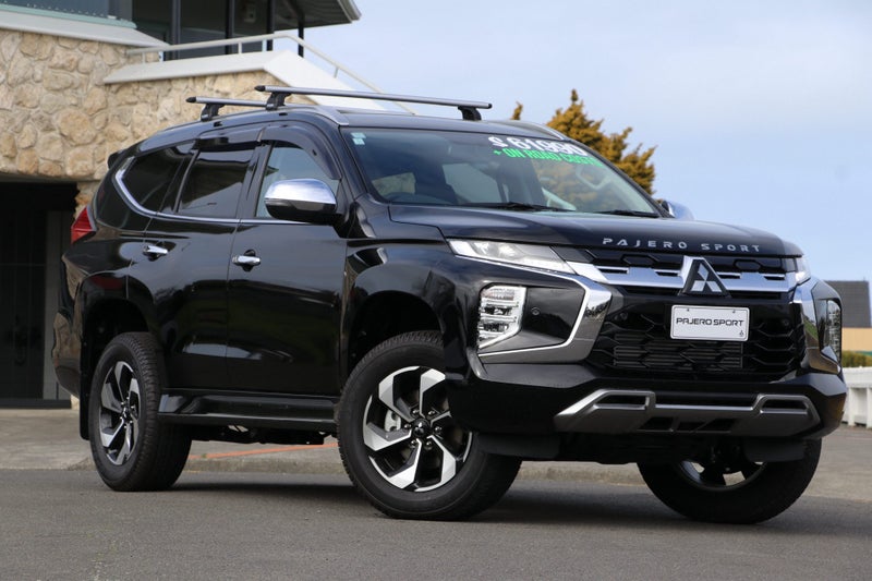 2025 Mitsubishi Pajero Sport VRX 4WD image 1