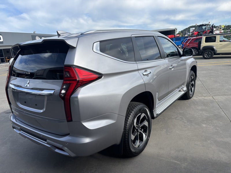 2025 Mitsubishi Pajero Sport VRX 4WD image 3