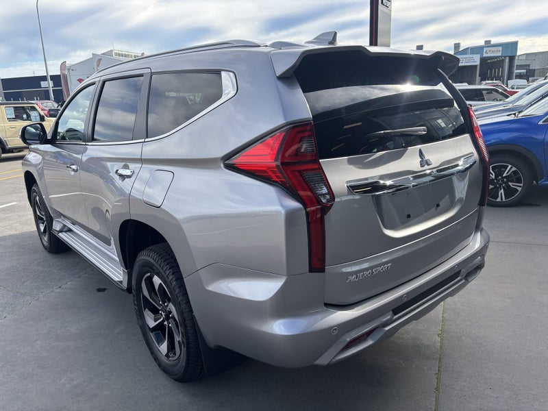 2025 Mitsubishi Pajero Sport VRX 4WD image 5
