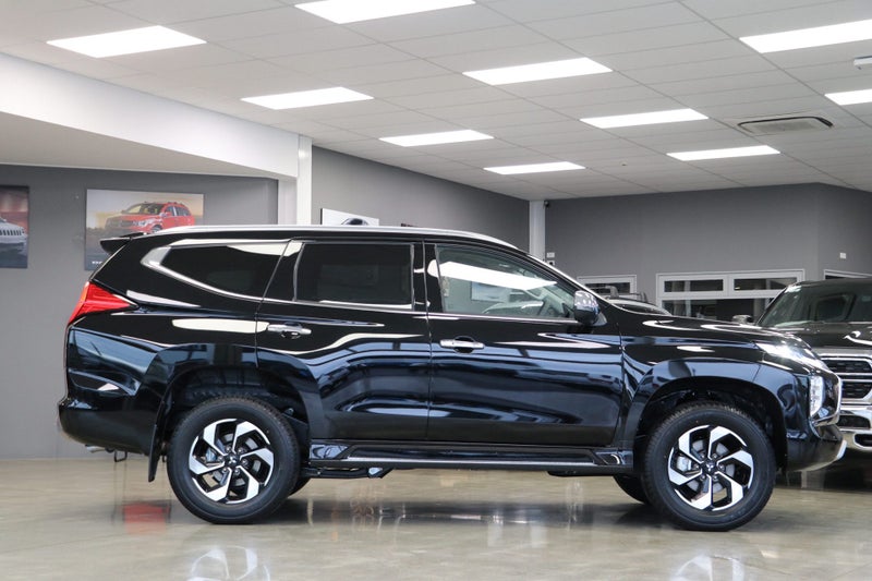 2025 Mitsubishi Pajero Sport VRX 4WD image 3