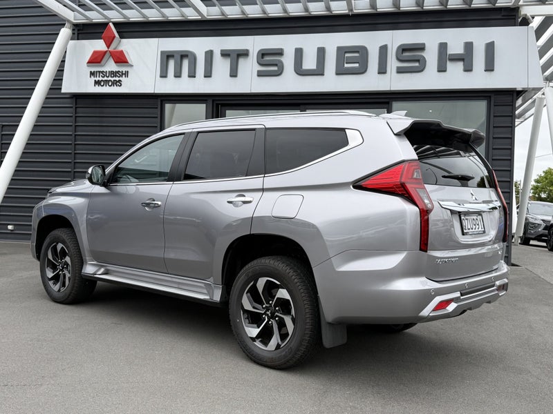 2025 Mitsubishi Pajero Sport VRX 4WD image 2