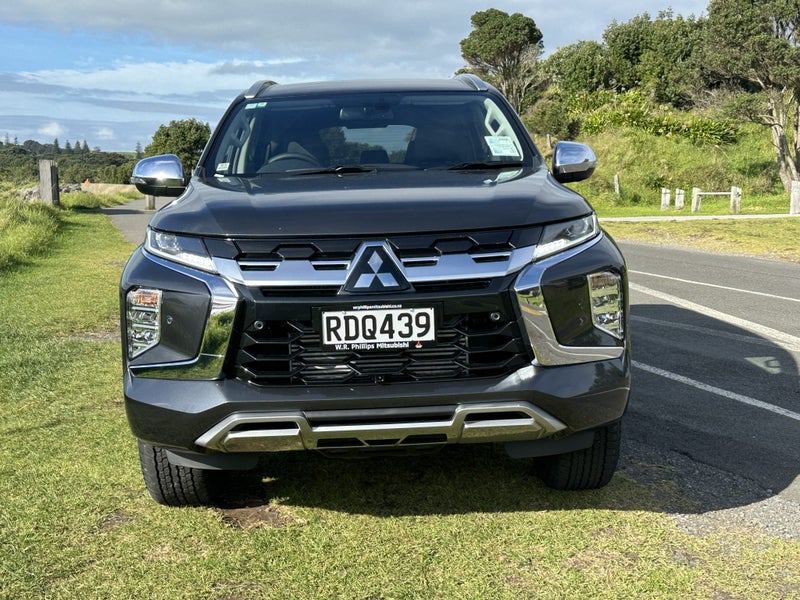 2025 Mitsubishi Pajero Sport VRX 4WD image 3