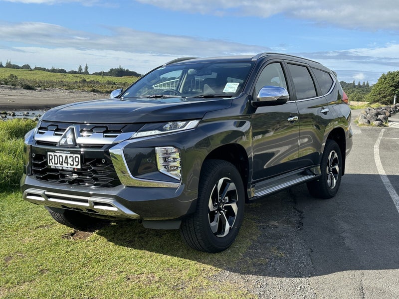 2025 Mitsubishi Pajero Sport VRX 4WD image 4