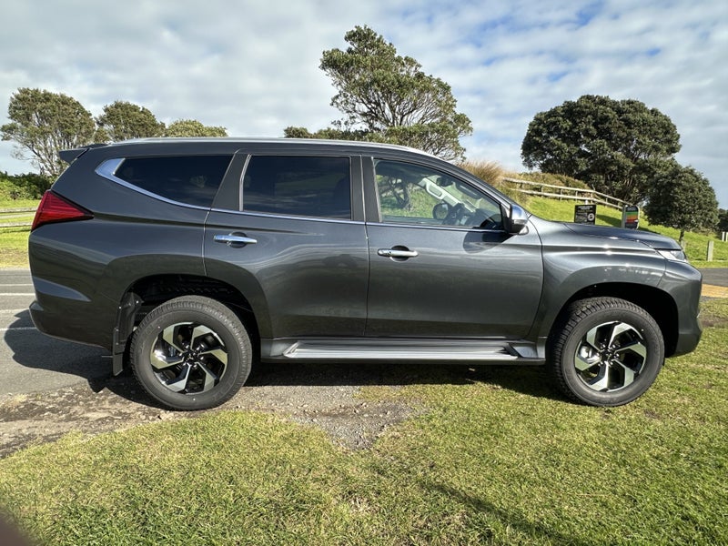 2025 Mitsubishi Pajero Sport VRX 4WD image 5