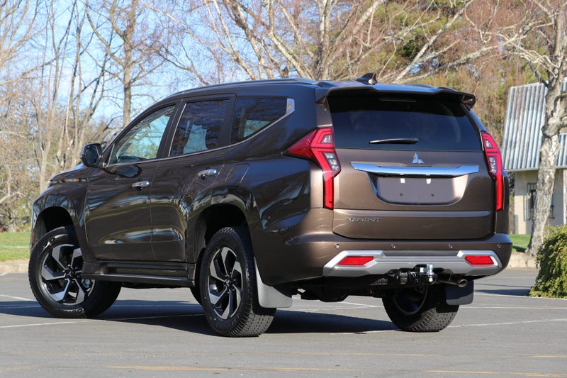2025 Mitsubishi Pajero Sport VRX 4WD image 2