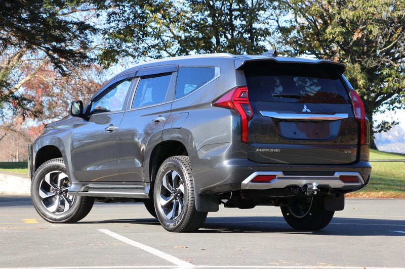 2025 Mitsubishi Pajero Sport VRX 4WD image 2