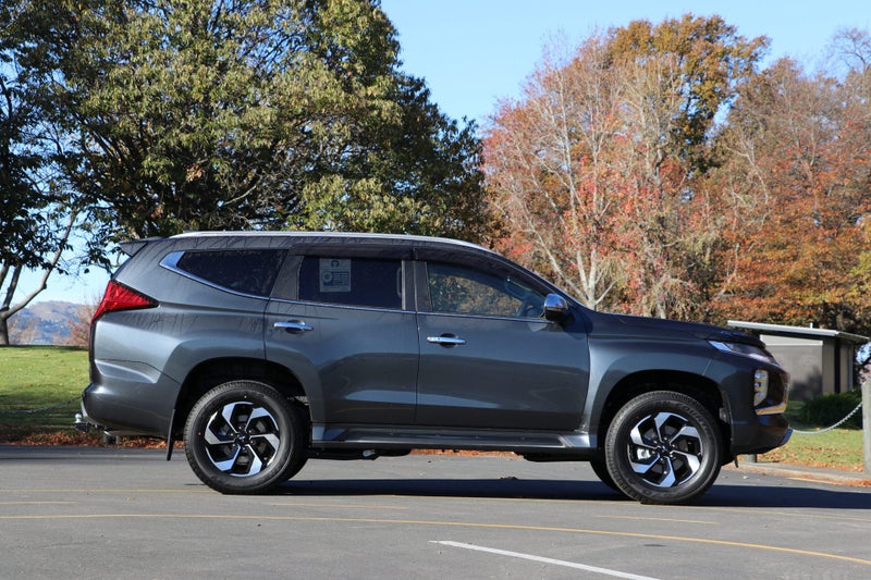 2025 Mitsubishi Pajero Sport VRX 4WD image 3