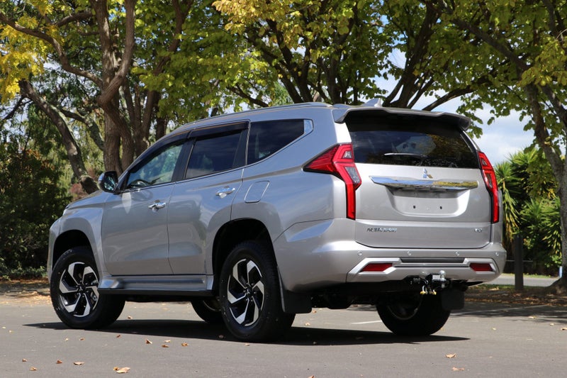 2025 Mitsubishi Pajero Sport VRX 4WD image 2