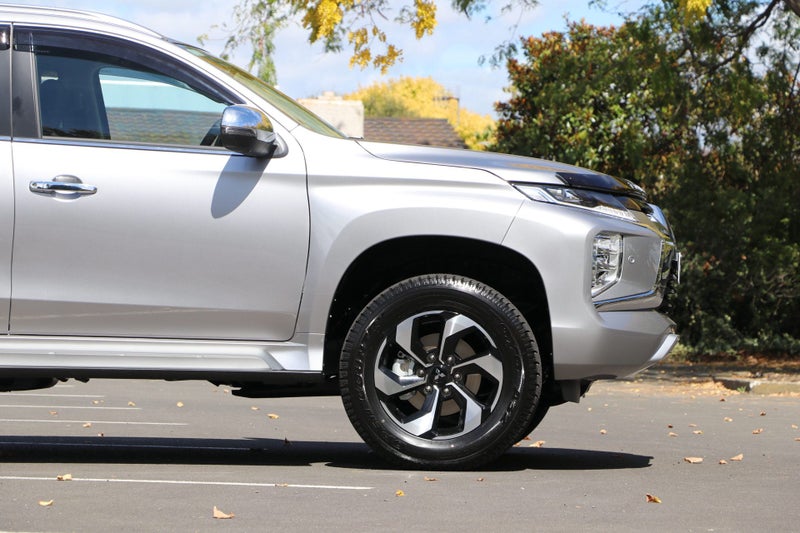 2025 Mitsubishi Pajero Sport VRX 4WD image 4