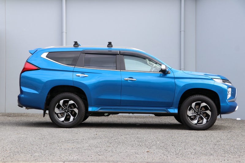 2025 Mitsubishi Pajero Sport VRX 4WD image 3