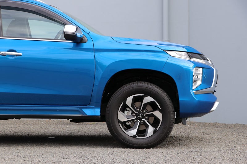 2025 Mitsubishi Pajero Sport VRX 4WD image 4