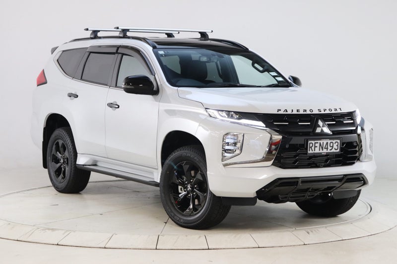 2025 Mitsubishi Pajero Sport VRX image 3