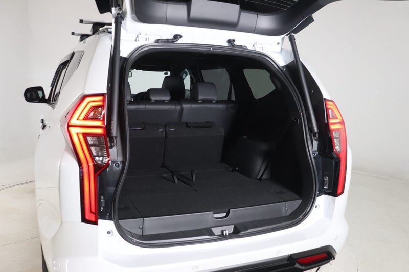 2025 Mitsubishi Pajero Sport VRX image 5
