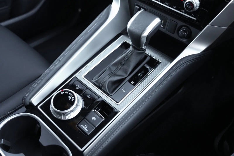 2025 Mitsubishi Pajero Sport VRX Black Edition... image 5