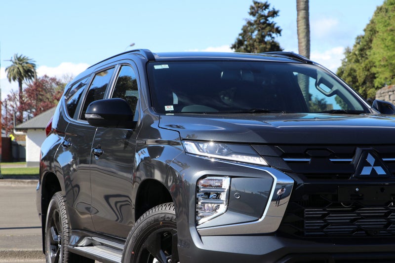 2025 Mitsubishi Pajero Sport VRX Black Edition... image 5