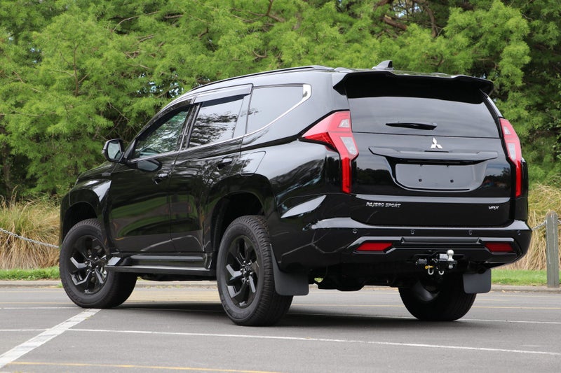 2025 Mitsubishi Pajero Sport VRX Black Edition 4WD image 2