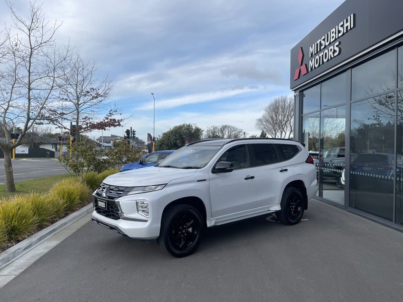 2025 Mitsubishi Pajero Sport VRX Black Edition... image 3