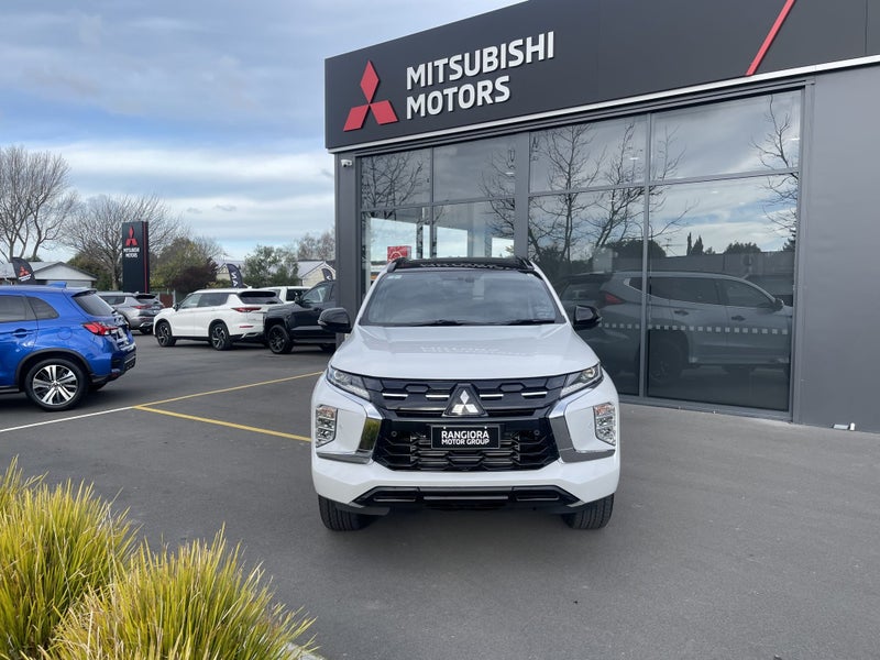 2025 Mitsubishi Pajero Sport VRX Black Edition... image 4
