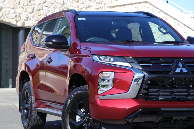2025 Mitsubishi Pajero Sport VRX Black Edition... image 5