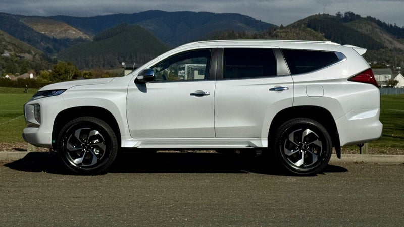2025 Mitsubishi Pajero Sport VRX - IN STOCK image 5