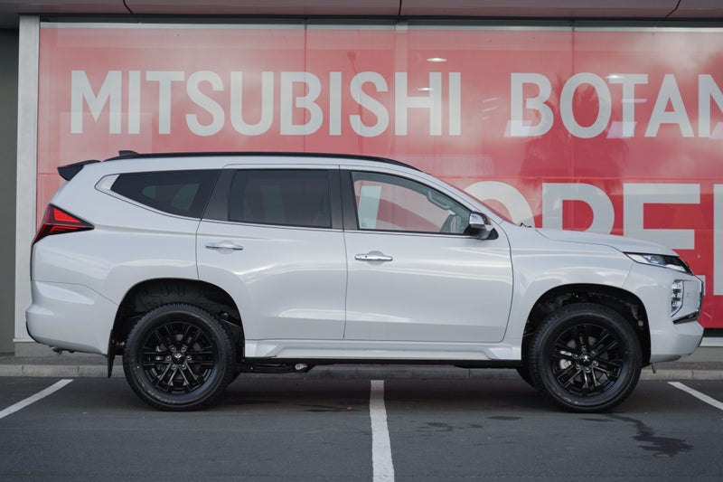 2025 Mitsubishi Pajero Sport VRXB 2.4 DIESEL 4W... image 4