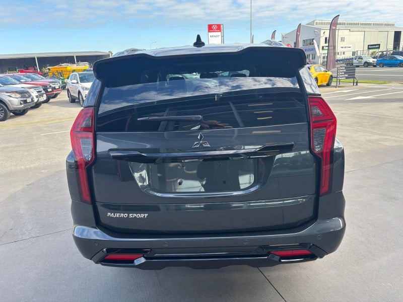 2025 Mitsubishi Pajero Sport VRXB 4WD image 4