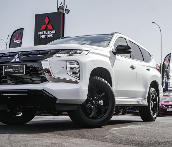 2025 Mitsubishi Pajero VRX BLACK EDITION 4WD image 2