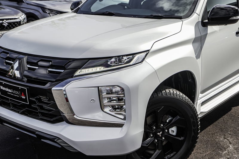 2025 Mitsubishi Pajero VRX BLACK EDITION 4WD image 3