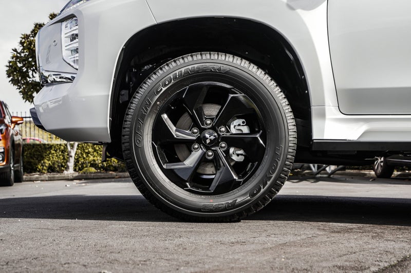 2025 Mitsubishi Pajero VRX BLACK EDITION 4WD image 5