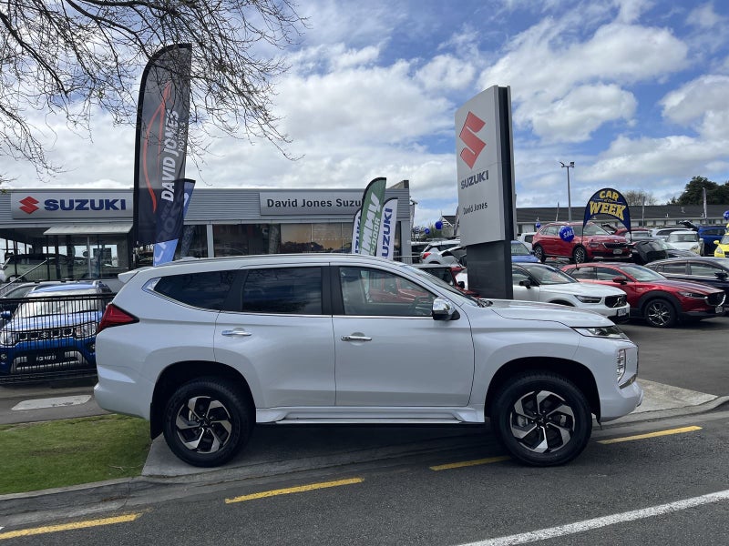 2025 Mitsubishi Pajero VRX Sport image 4