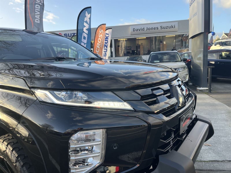 2025 Mitsubishi Pajero VRX Sport Black Out image 2