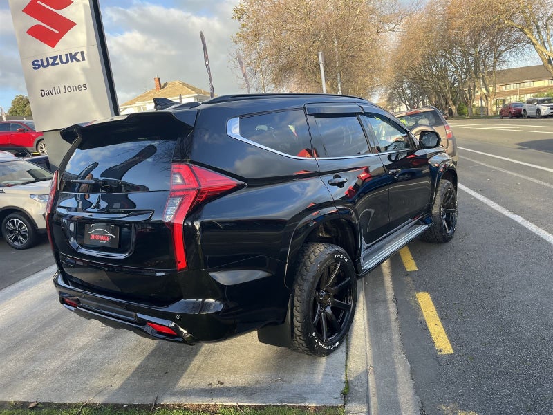 2025 Mitsubishi Pajero VRX Sport Black Out image 5