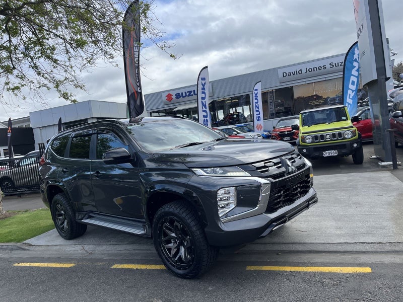 2025 Mitsubishi Pajero VRXB image 1