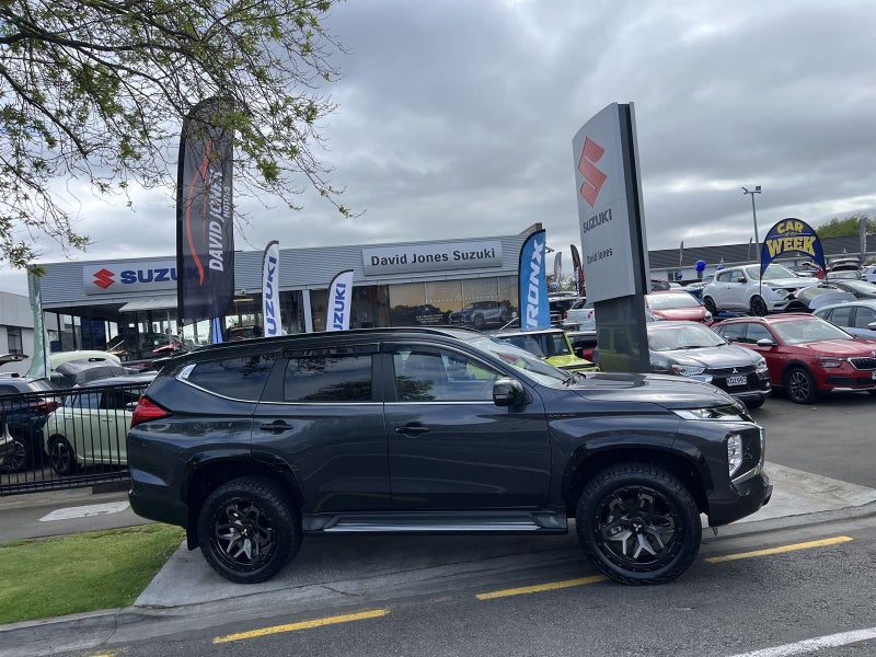 2025 Mitsubishi Pajero VRXB image 4