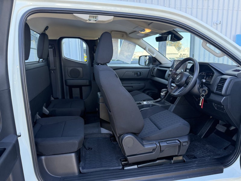 2025 Mitsubishi Triton C/C CH GLX 4WD 6AT image 5