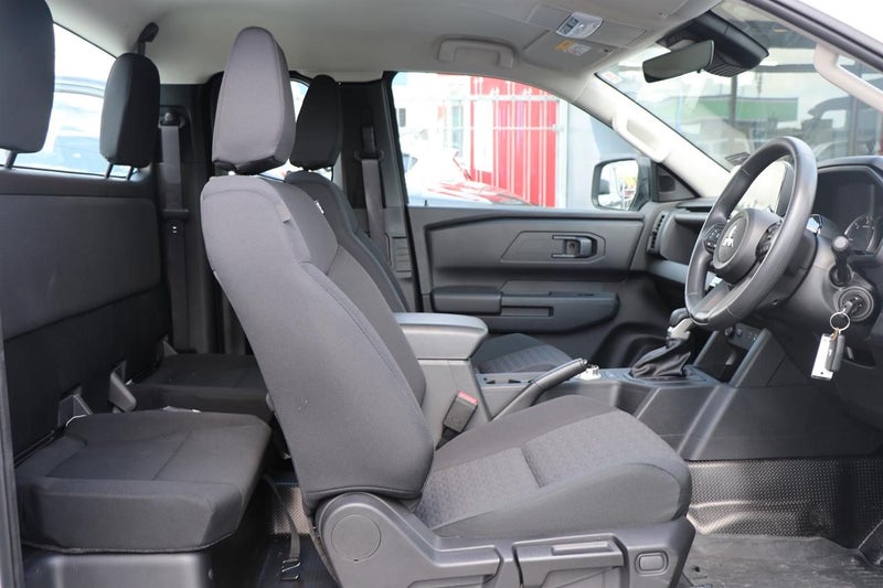 2025 Mitsubishi Triton CC C GLX 4WD 6AT 2.4 image 5