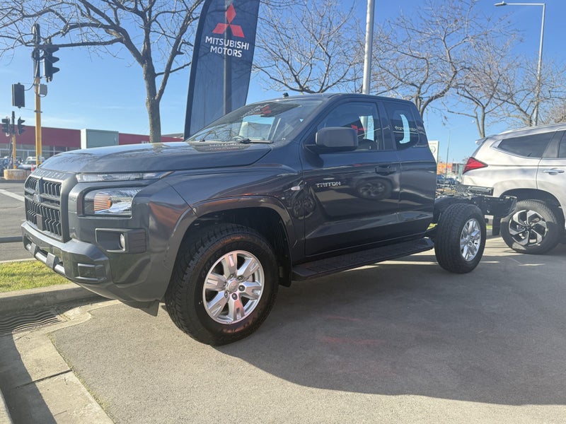 2025 Mitsubishi Triton Cc C Glx 4Wd 6At 2.4 image 3