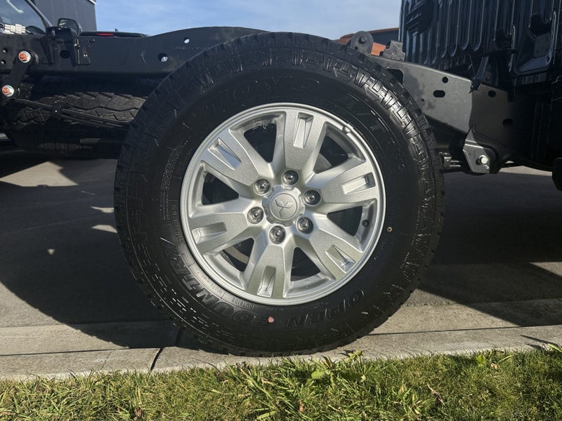 2025 Mitsubishi Triton Cc C Glx 4Wd 6At 2.4 image 5