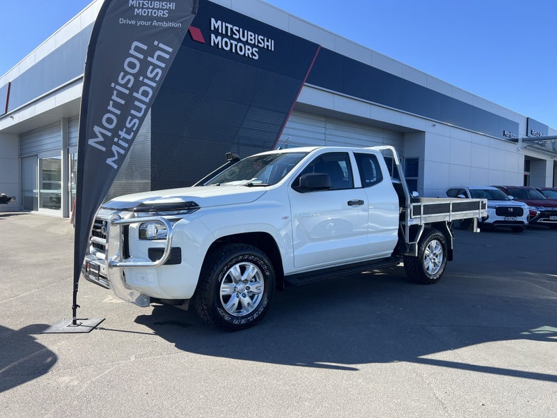 2025 Mitsubishi Triton CC CH 2.4D GLX 4WD 6AT image 1