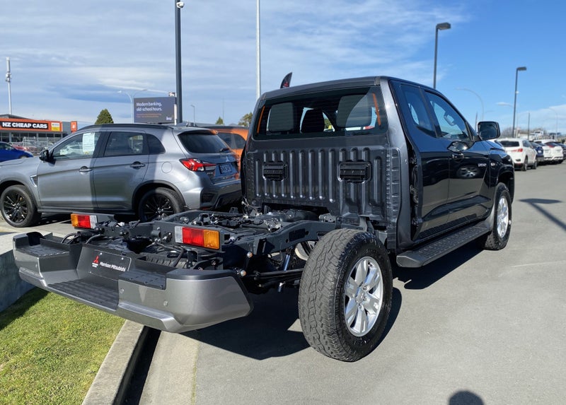 2025 Mitsubishi Triton CC CH 2.4D GLX 4WD 6AT image 5