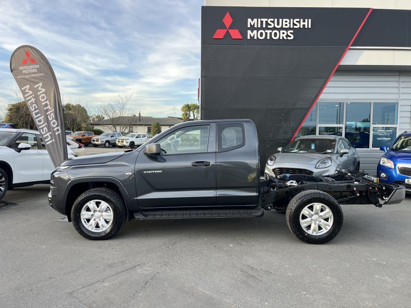 2025 Mitsubishi Triton CC CH 2.4D GLX 4WD 6AT image 2
