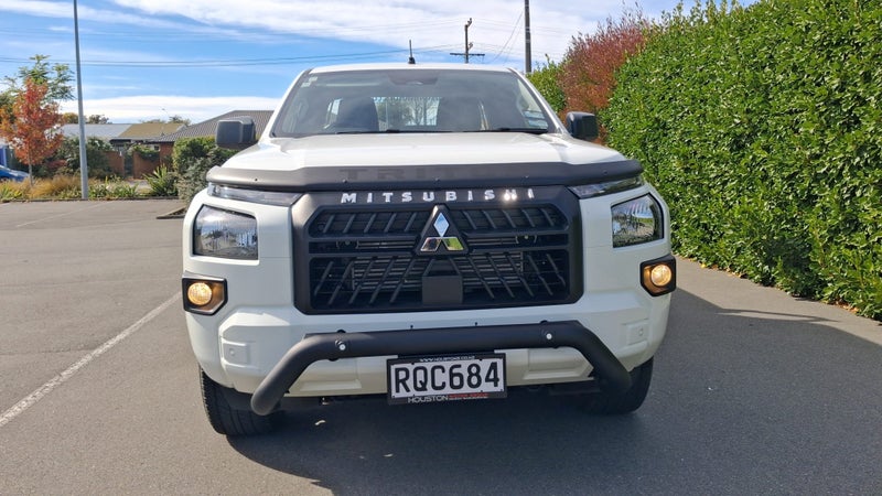 2025 Mitsubishi Triton CC CH 2.4D GLX 4WD 6AT image 2